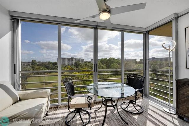 $210,000 | 3800 Oaks Clubhouse Drive, Unit 511 | Palm Aire