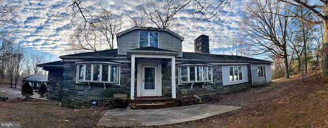 $675,000 | 1000 Valleybrook Marcus Hook Pa | Concord Township - Delaware County