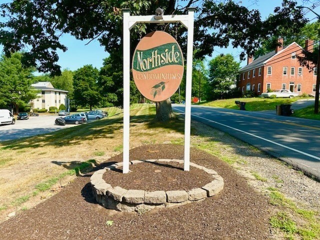 a sign that is sitting on the side of a road