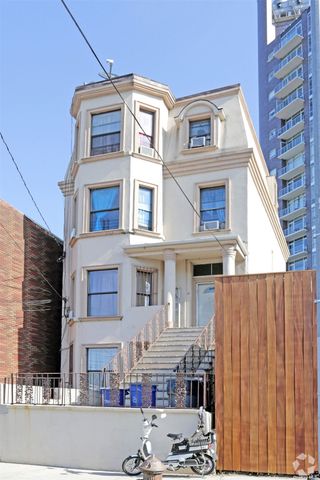 $2,100,000 | 11-27 31st Drive | Astoria