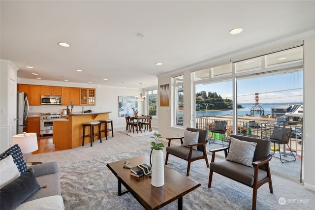 $979,000 | 6042 Seaview Avenue Northwest, Unit 301 | Sunset Hill