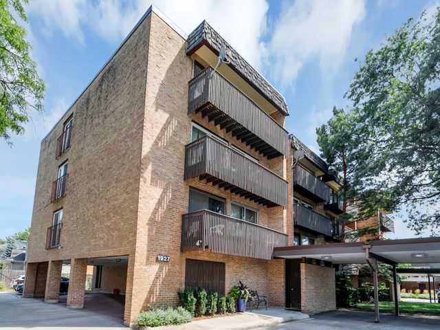 $300,000 | 1927 Tanglewood Drive, Unit 4A | Glenview