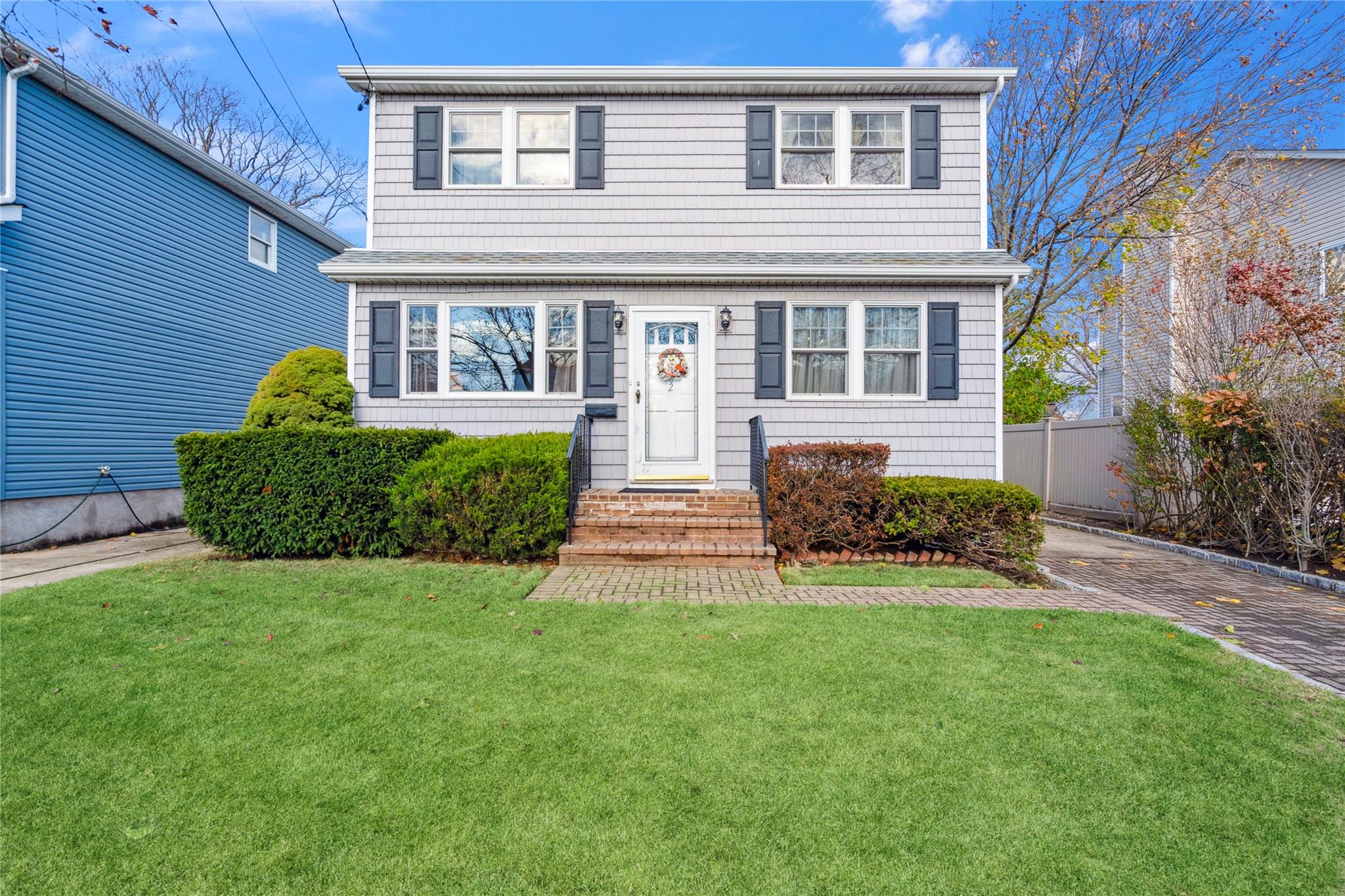 View of front property featuring a front lawn