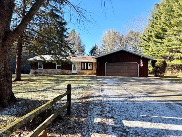 $497,500 | N9221 Breezy Point Road | Fox Lake Town