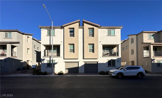 $1,900 | 6956 Midnight Bronze Street | North Las Vegas