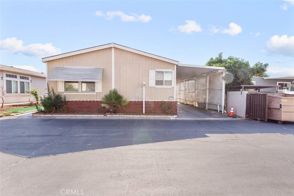 a view of a house with backyard and parking