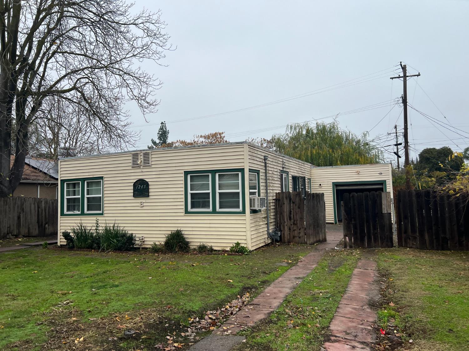 a front view of house with yard