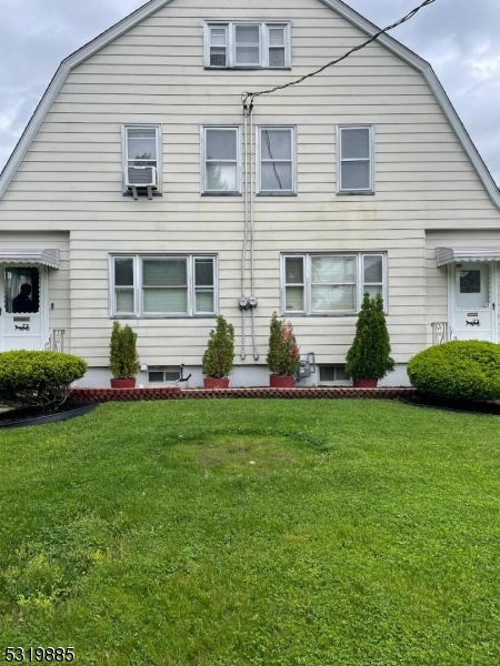 a view of a house with backyard