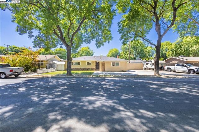 $425,000 | 1824 Mt Vernon Drive | Northwest Modesto