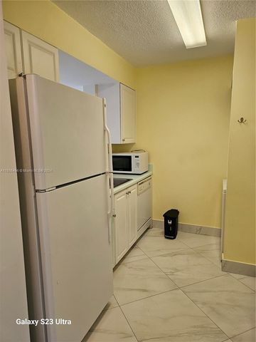 $1,900 | 1341 Southeast 3rd Avenue, Unit 301 | Dania Beach