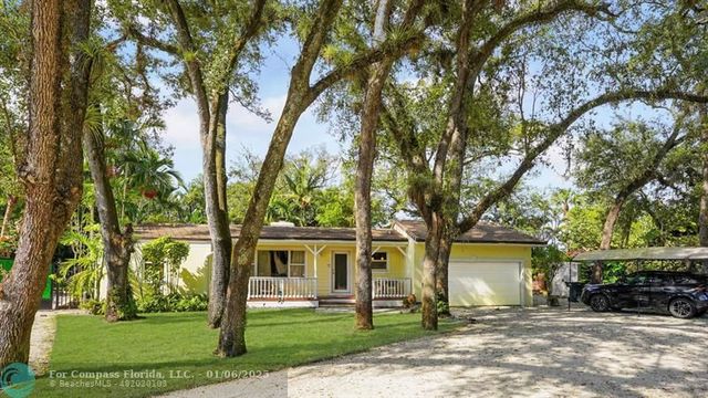 $1,295,000 | 1401 Southwest 15th Avenue | Shady Banks