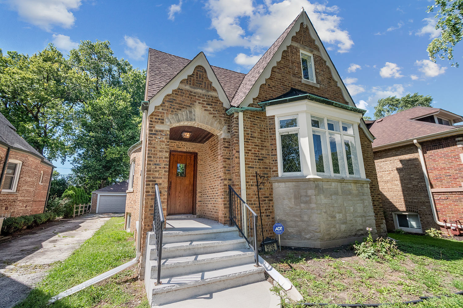 9136 South Oakley Avenue, Chicago, IL 60643 | Compass