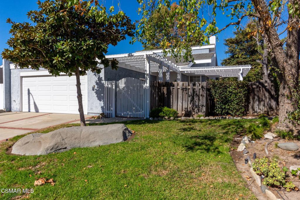 a view of a house with a backyard