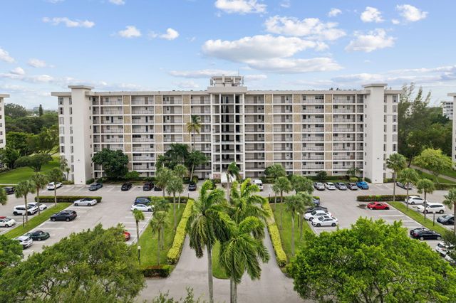 $2,300 | 3150 North Palm Aire Drive, Unit 308 | Palm Aire