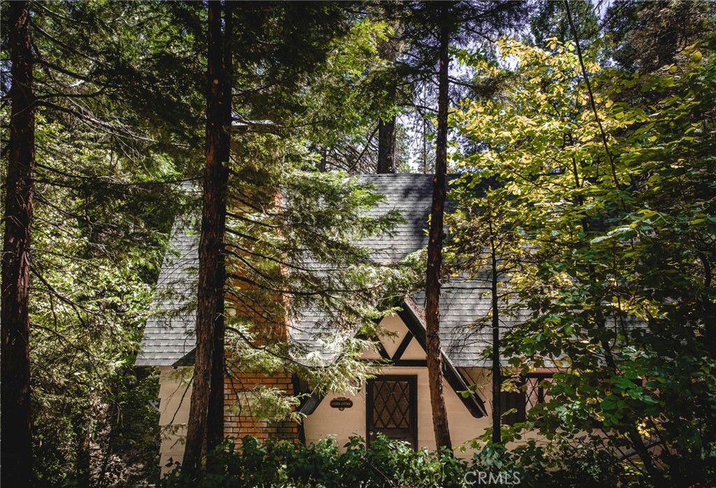 a view of a house with a tree