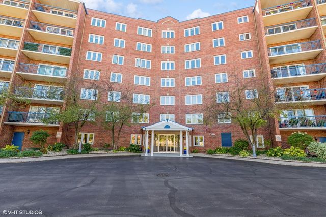 $299,000 | 7120 North Milwaukee Avenue, Unit 204 | Niles