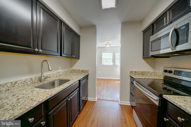 $2,200 | 8393 Montgomery Run Road, Unit I | The Villages of Montgomery Run