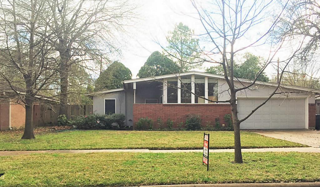 front view of house with a yard