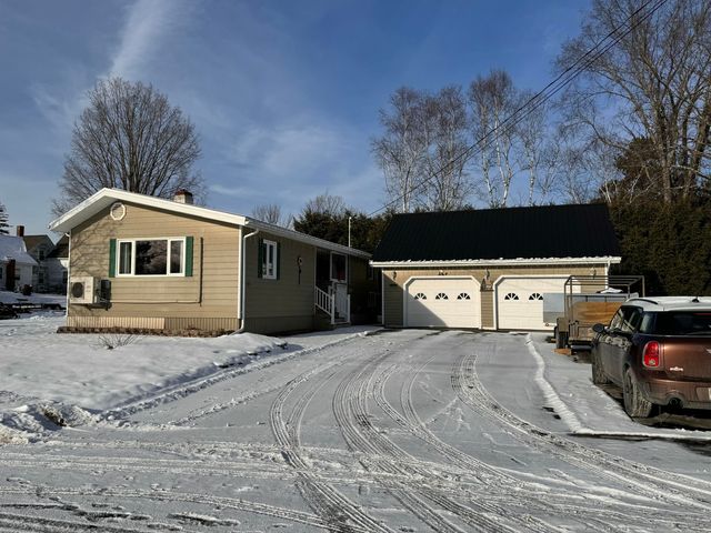 $124,900 | 142 Pine Street | Madawaska