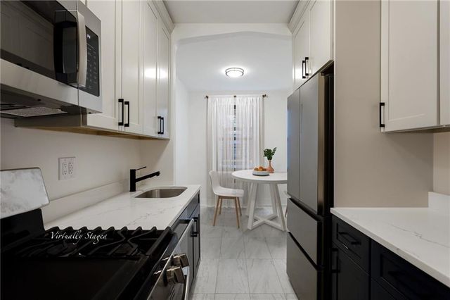 $447,000 | 300 Ocean Parkway, Unit 3J | Kensington