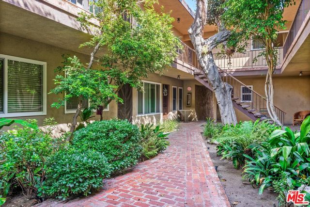 $515,000 | 1722 Brockton Avenue, Unit 11 | West Los Angeles