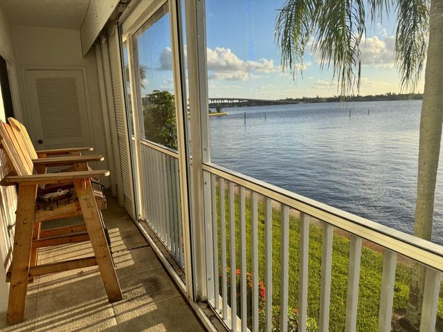 $3,100 | 1868 Southwest Palm City Road, Unit 202 | Poppleton West