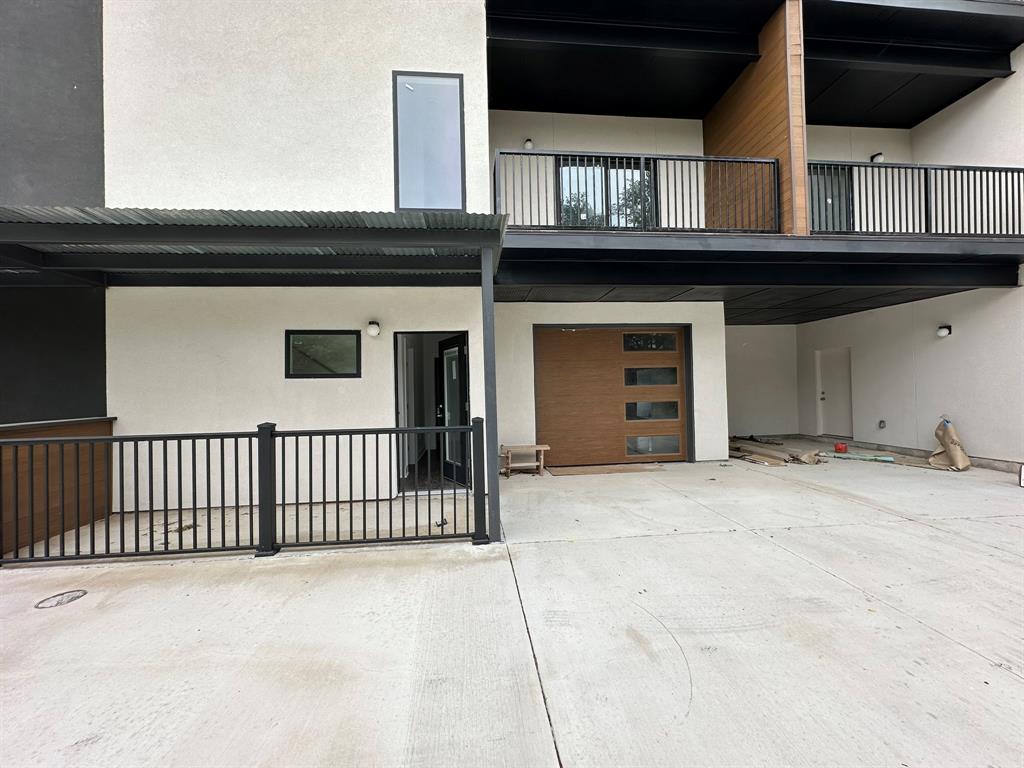 a view of an entrance of the house