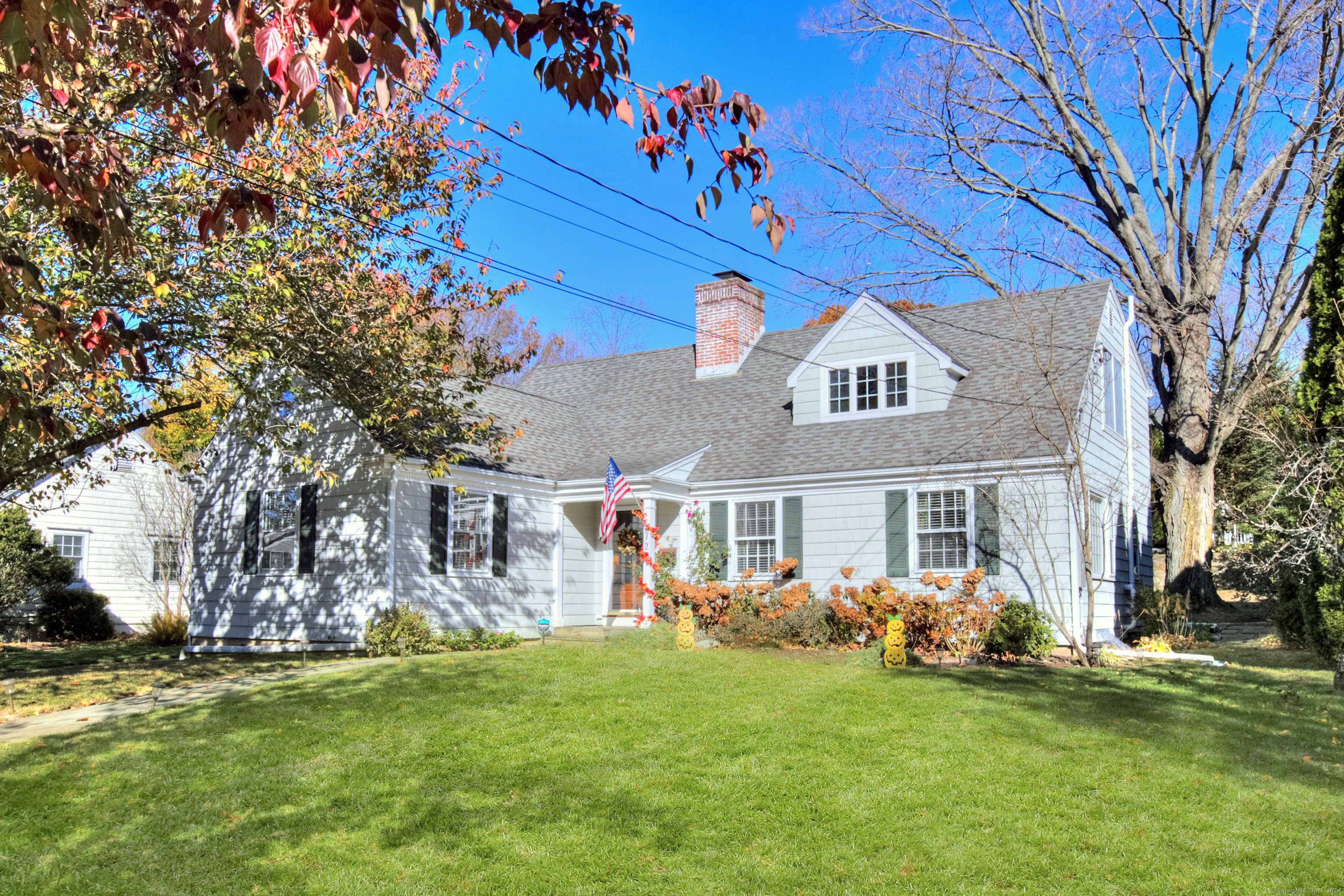 Quintessential Cape-Cod Colonial in Stratfield Neighborhood