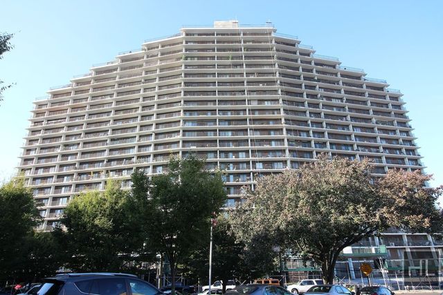 $739,000 | 25-40 Shore Boulevard, Unit 14N | Astoria