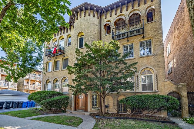 $300,000 | 7453 North Hoyne Avenue, Unit 3S | East Rogers Park