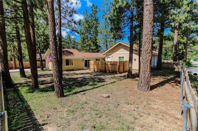 $2,200 | 137 East Barker Boulevard | Big Bear City