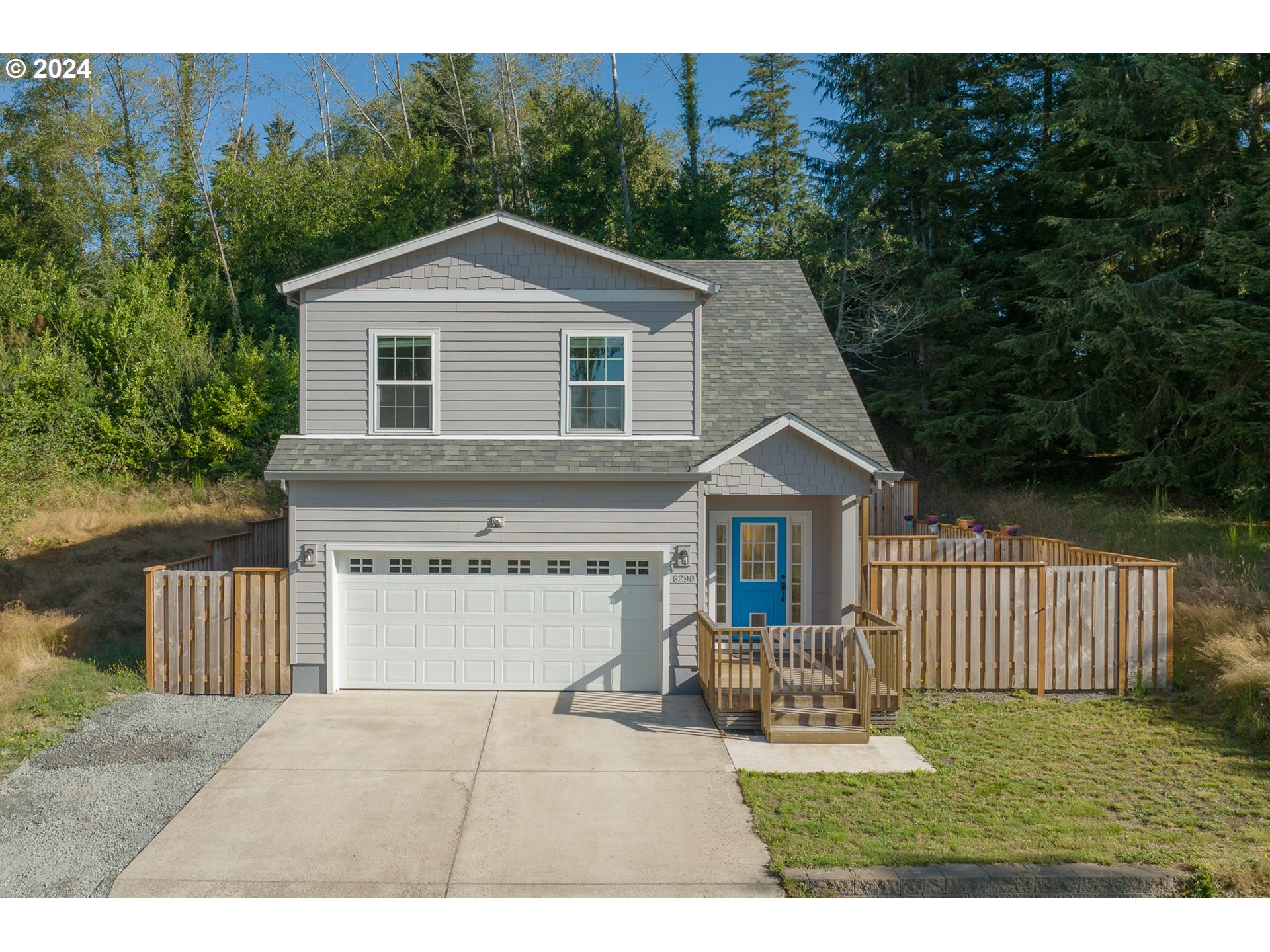 a view of front of house with a yard