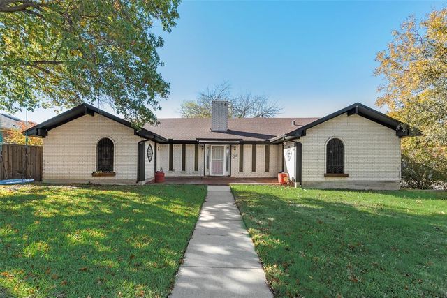 $395,000 | 3401 Valley View Lane | Club Hill