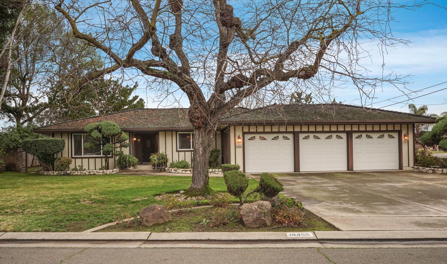 a front view of house with yard