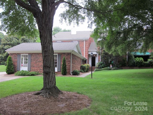 $1,675 | 7350 Quail Meadow Lane | Quail Hollow