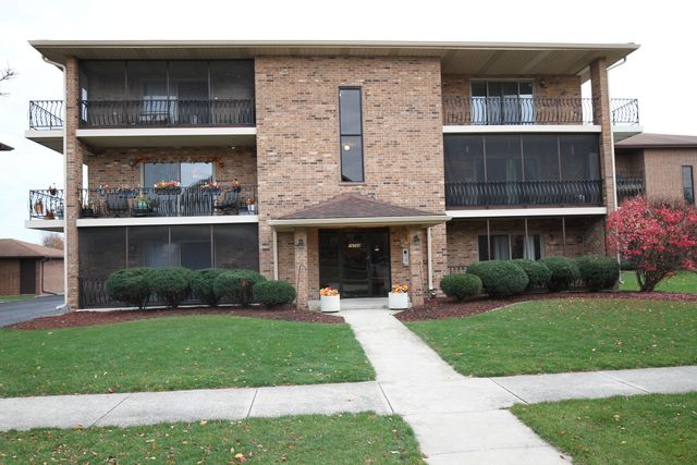 $2,300 | 16749 Paxton Avenue, Unit 3S | Tinley Park