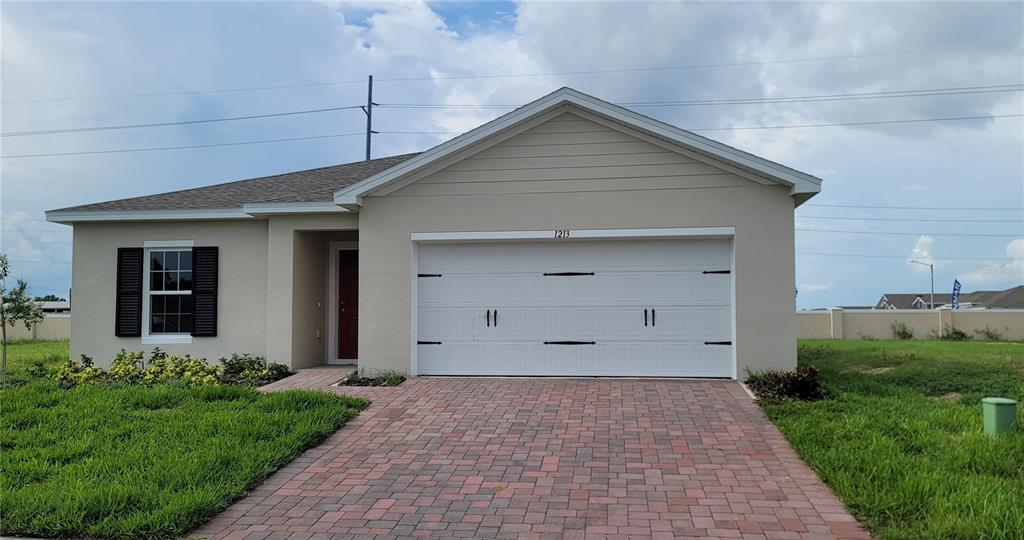 a front view of house with backyard