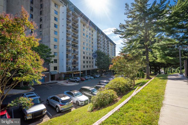 $2,700 | 3800 Powell Lane, Unit 619 | Lakeside Plaza