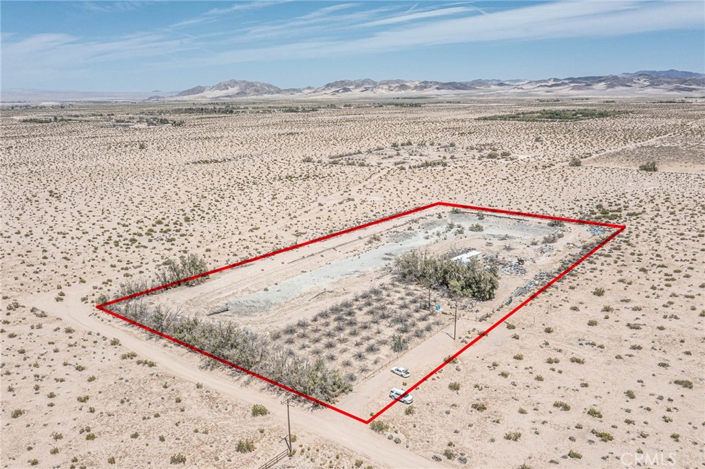 Red property boundary markers are not to be relied on as exact property lines. Buyer to confirm independently.