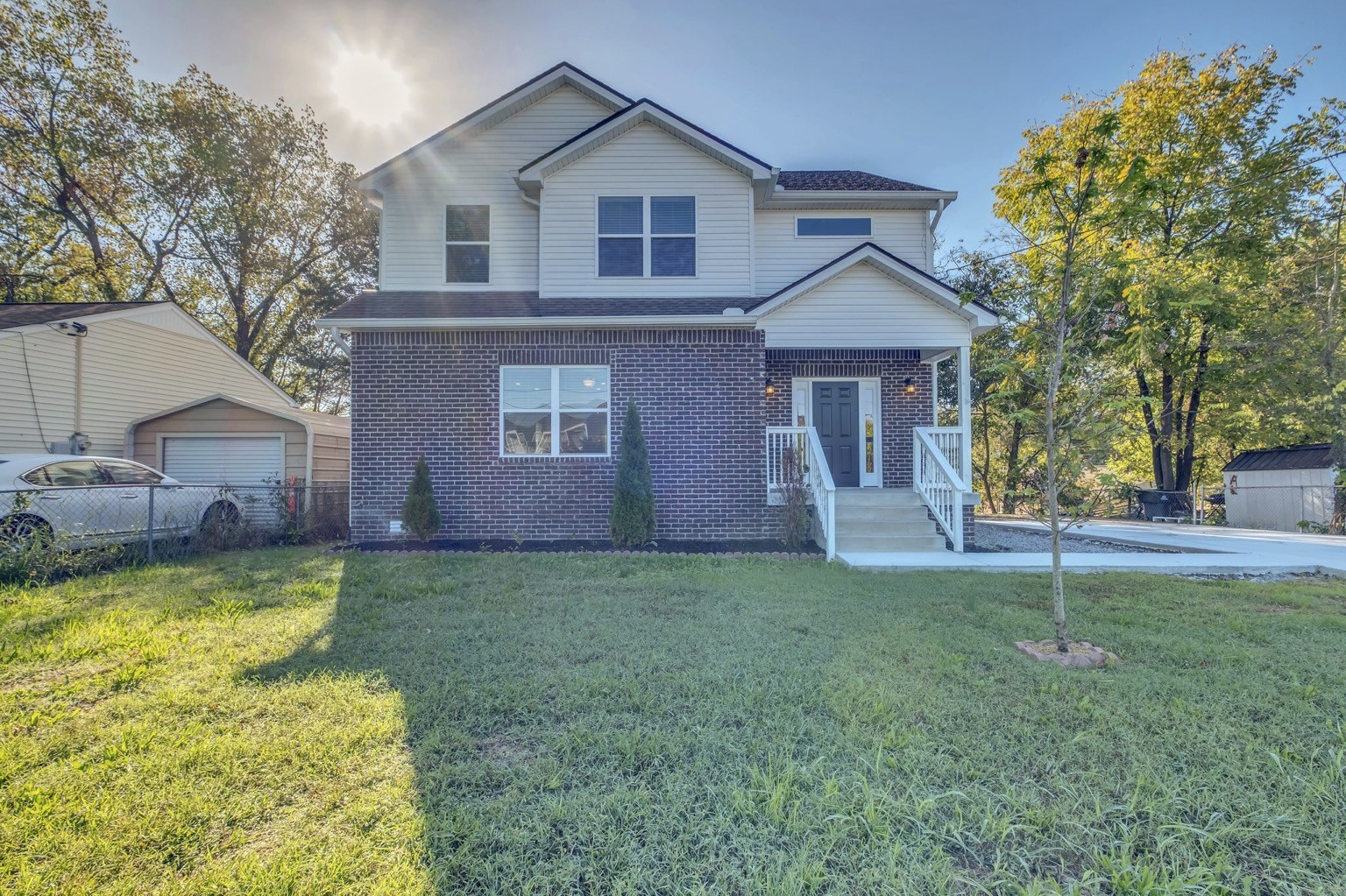 a view of a house with a yard