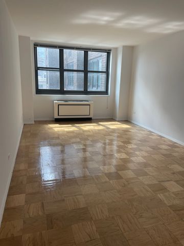 $4,650 | 200 East 72nd Street, Unit 22D | Lenox Hill