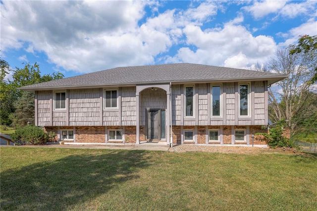 $445,000 | 27701 South Wolf Road | Dolan Township - Cass County