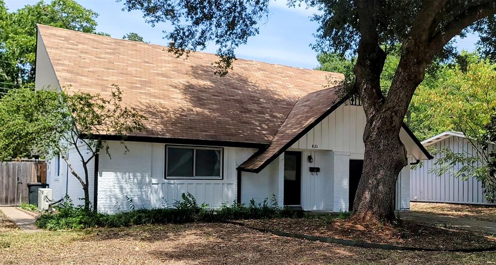 a front view of house with yard