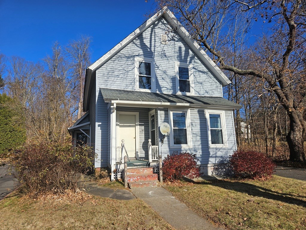 a view of a house with a yard