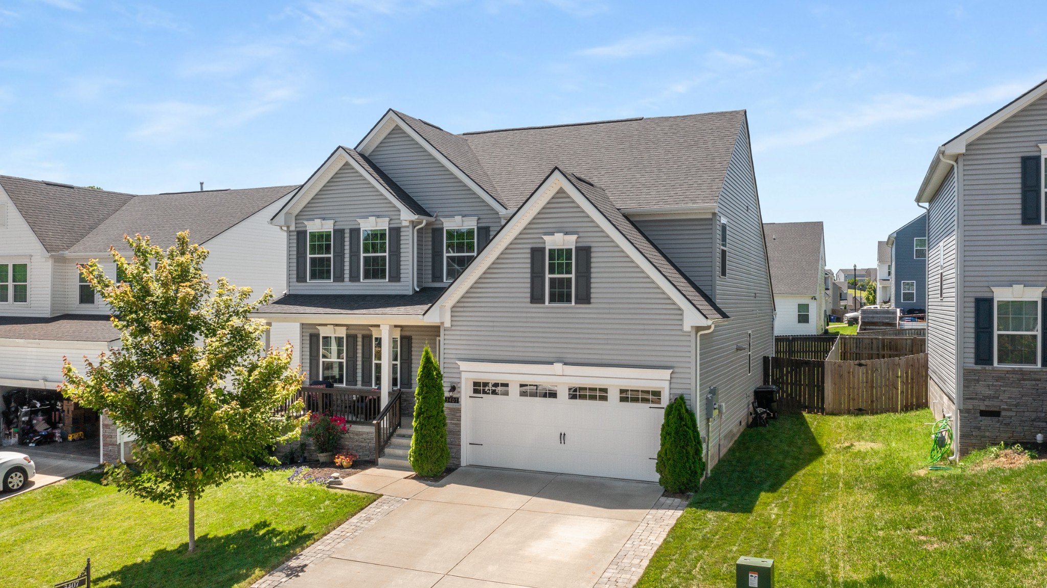 a view of a house with a backyard