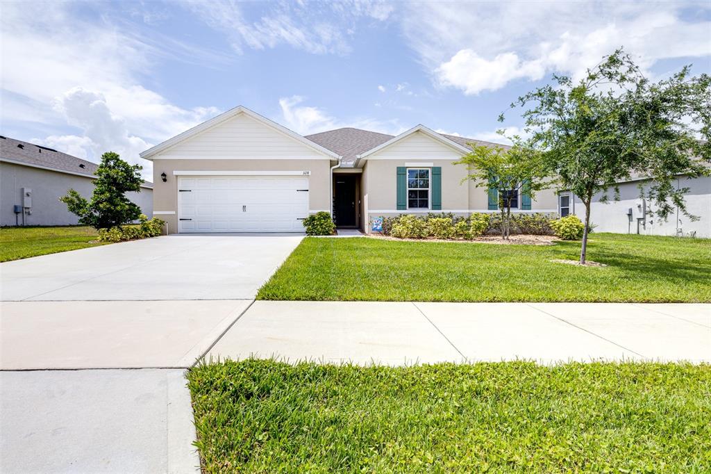 a view of a house with a yard