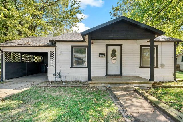 $135,000 | 225 16th Street Southeast | Paris