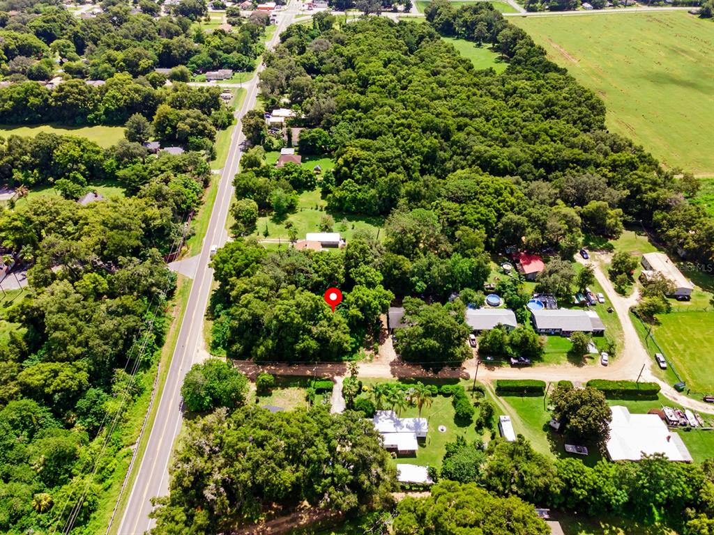 a view of a large yard