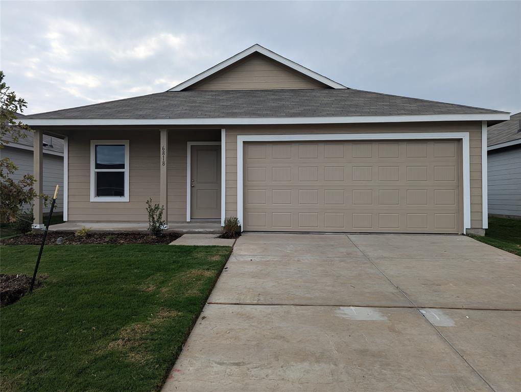 a front view of house with yard