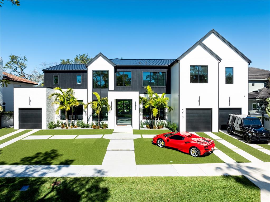 a view of an house with backyard and furniture